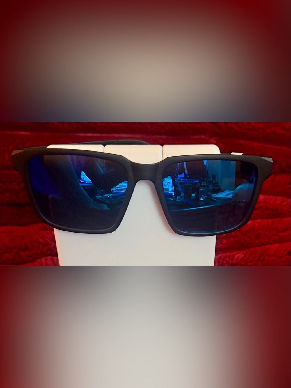 🕶️ Hurley Matte Black Sunglasses with Blue Mirrored Lenses